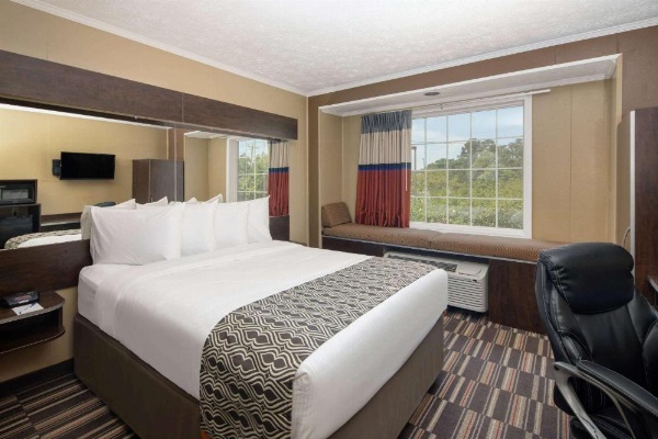 Microtel Inn & Suites by Wyndham Columbia Two Notch Rd Area image 15
